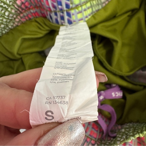 Fabletics Neon Mesh Running Shorts Size Small | Vibrant Festival Activewear - Picture 7 of 9